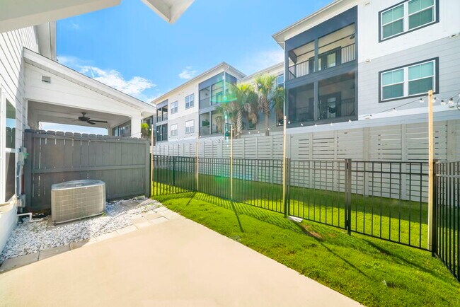 Building Photo - 219 Skylah Ln