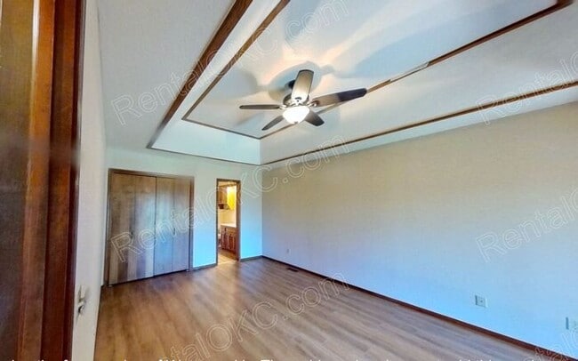 Building Photo - Duplex 2/2 Near shopping and Integris Southwest