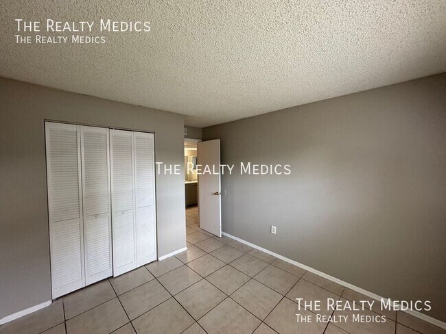 Building Photo - 2543 N Alafaya Trail