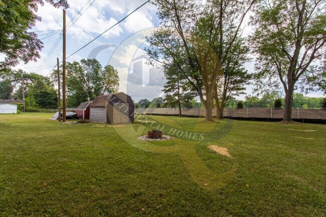 Building Photo - Available Now in Flint Twp.!!