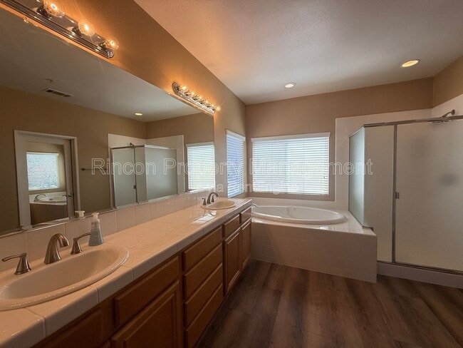 Building Photo - 2029 Milagro Pl