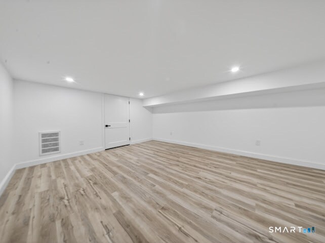 Building Photo - 20 Oakridge Rd