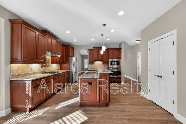 Building Photo - 8723 Whistlers Chase Dr