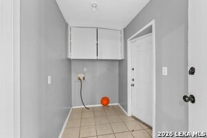 Building Photo - 5035 Vlg Crst Dr