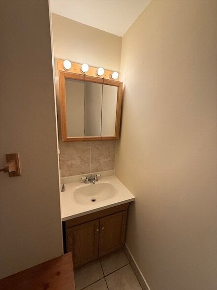 Building Photo - 37 Maple Ave