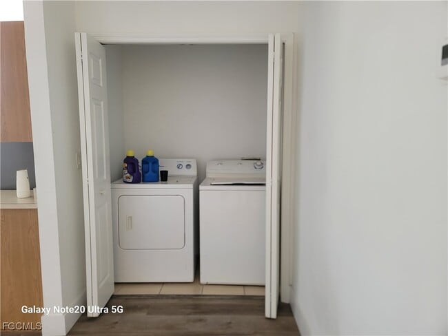 Building Photo - 702 Milton Ave N