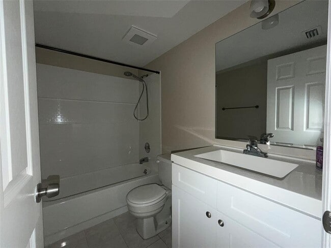 Building Photo - 3380 Crystal Ct E