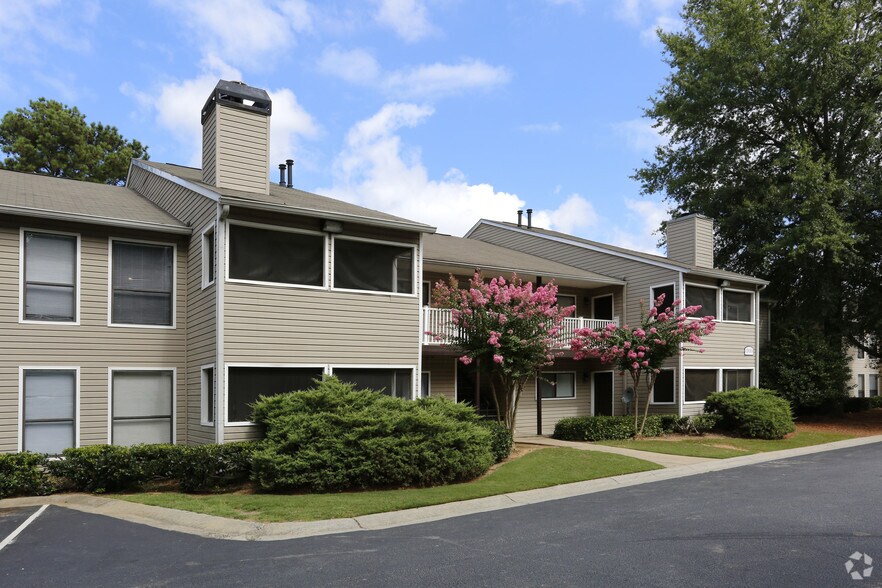 Lakeside Retreat At Peachtree Corners Norcross Ga Apartment Finder