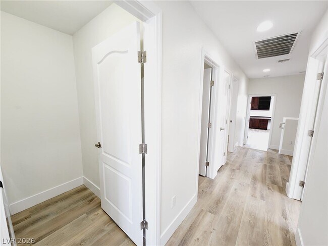 Building Photo - 7445 Calzado Dr