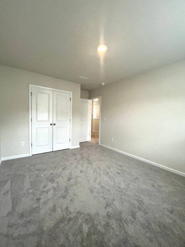 Building Photo - Brand New, 3 BR, 2.5 BA Townhome with Garage