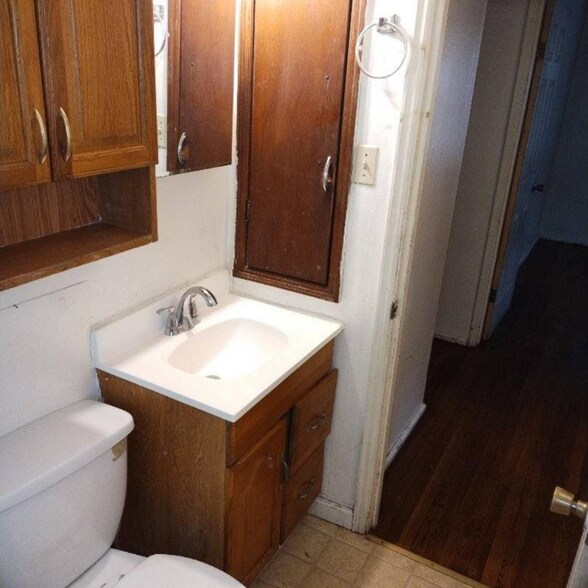 Building Photo - 154 Cameron Rd