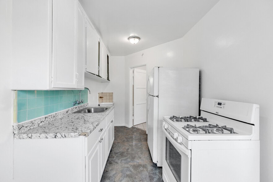 Building Photo - 725 Spence St