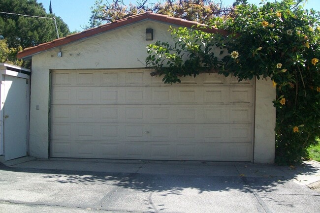 Building Photo - Beautiful 3 bedroom 2 bathroom in La Canada