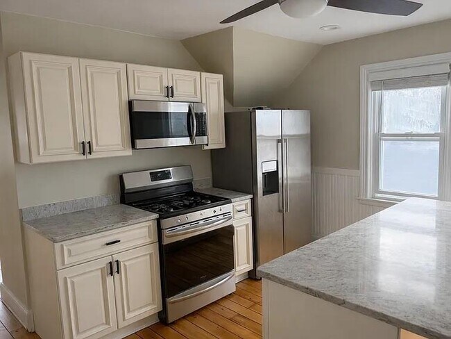 Building Photo - 16 Tecumseh St