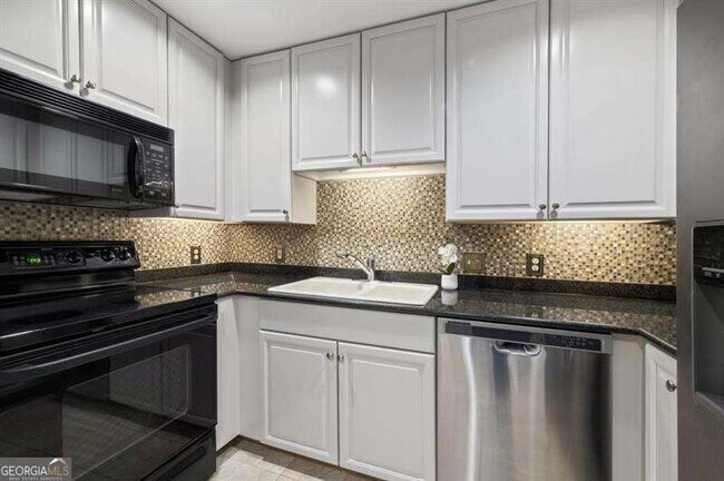 Building Photo - 195 14th St NE