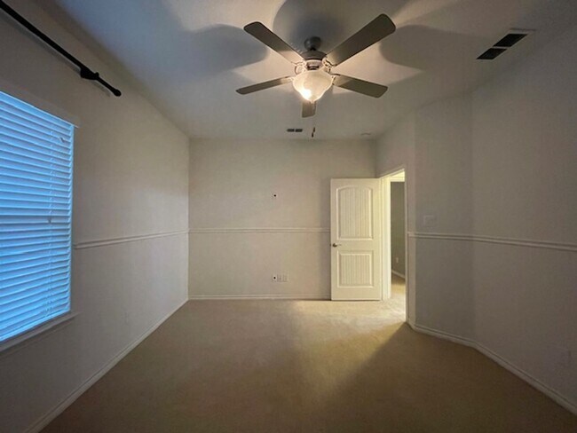 Building Photo - 2403 Cabrillo Ln