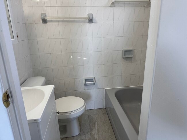 Building Photo - 132 43rd St