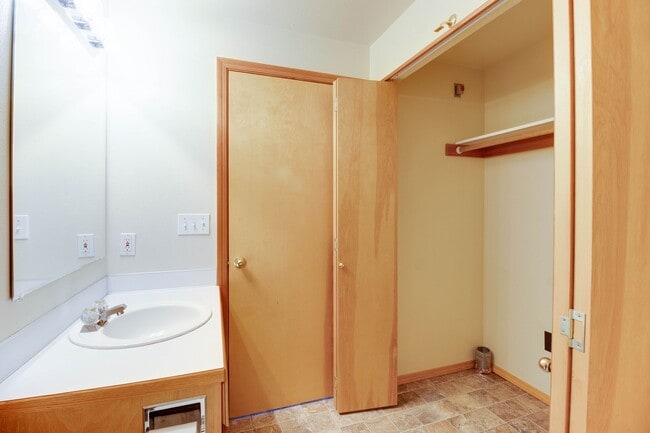 Building Photo - 2144-2146 SW Reindeer