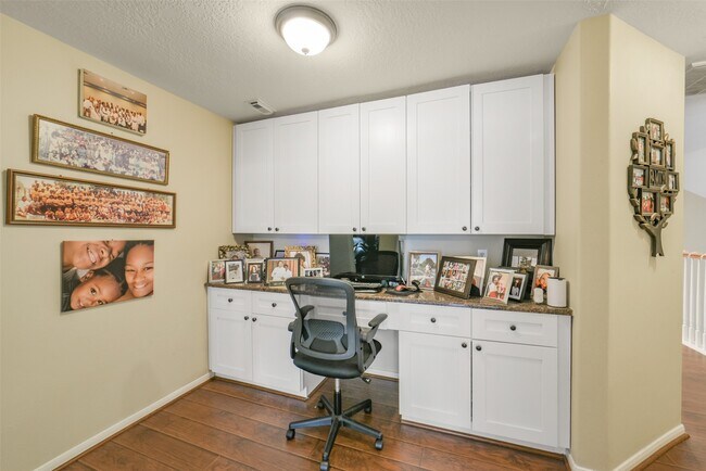 Building Photo - 2103 Blue Water Bay Dr