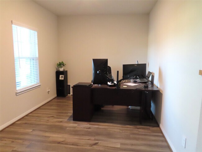 Building Photo - 10818 Sugar Pne Ln