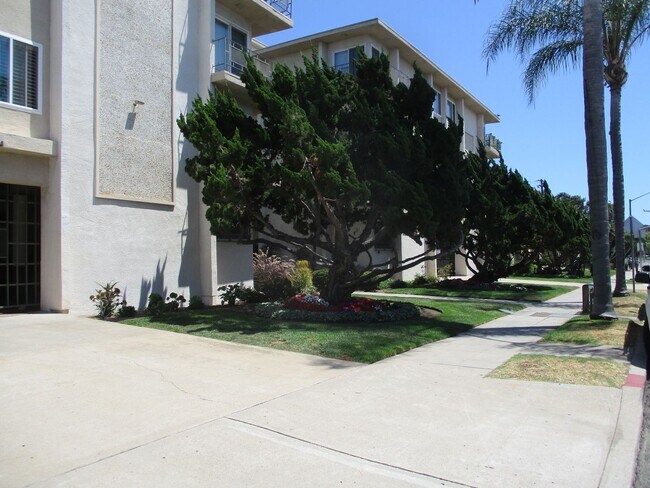 Building Photo - Desirable Park Blvd 1 Bdr 1 Ba 3rd Floor Condo in Hillcrest