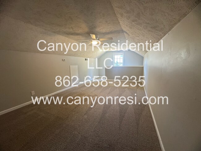 Building Photo - Spacious 3-Bedroom Home for Rent in Raeford