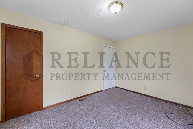 Building Photo - 4114 Vesta Dr