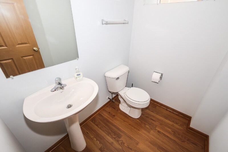 Building Photo - 720 Woodewind Dr