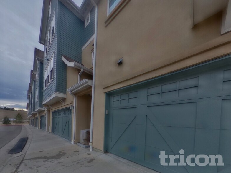 Building Photo - 9805 W Hinsdale Pl