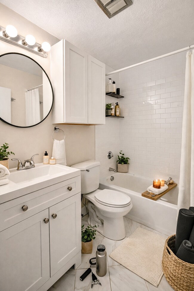 Building Photo - 21 Greenwood St