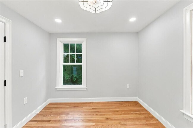 Building Photo - 1552 Kingstown Rd