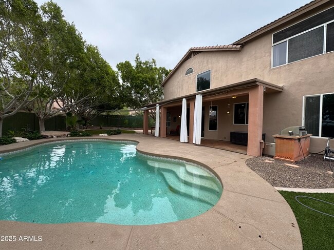 Primary Photo - 3201 E Desert Flower Ln