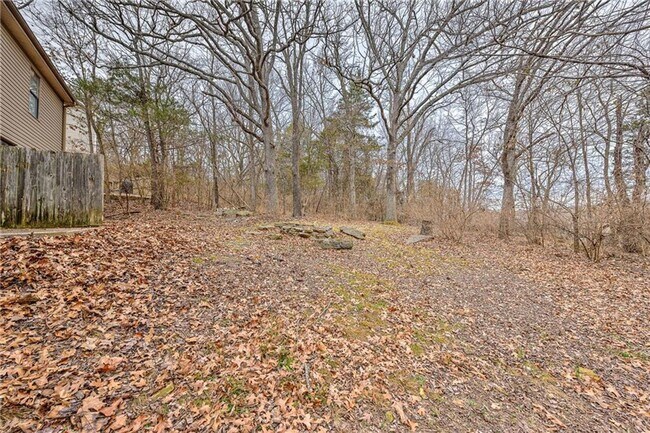 Building Photo - Updated 2 Bed 2 Bath Townhome located in East Fayetteville. Pool access included!