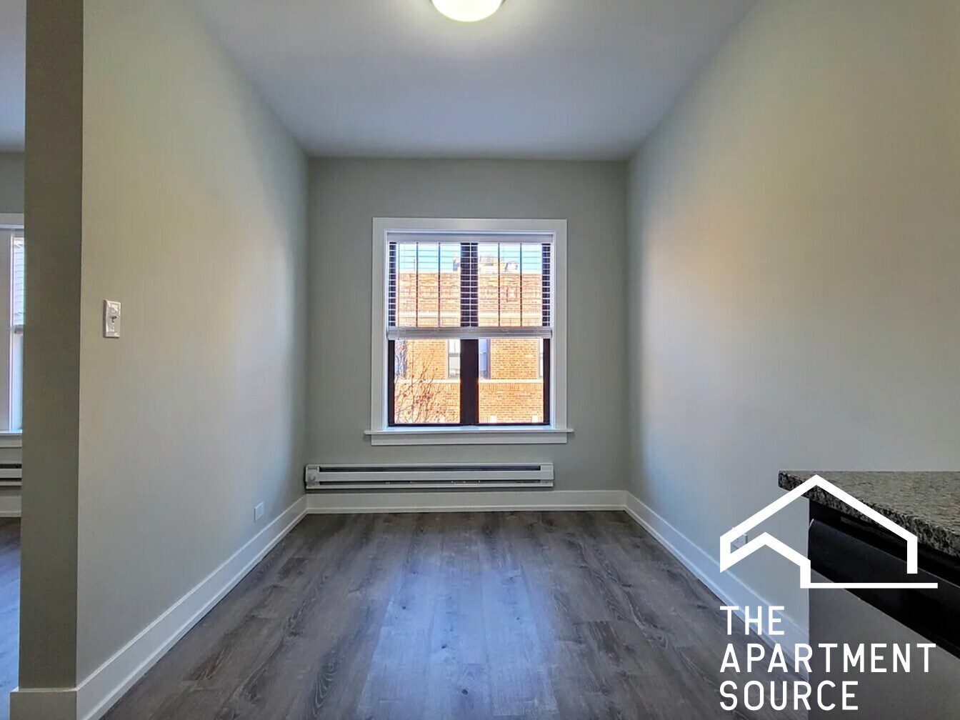 Building Photo - 628 W Cornelia Ave