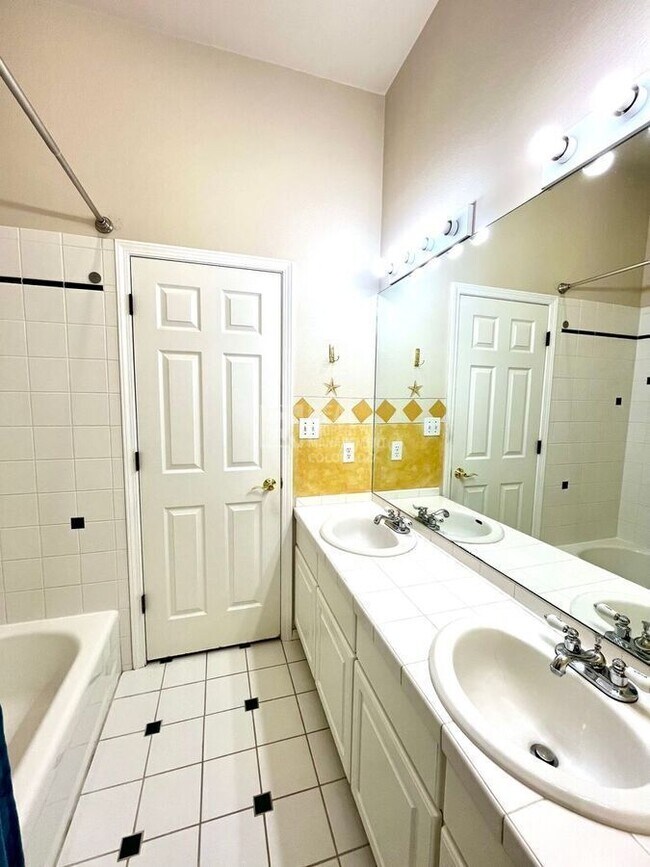 Building Photo - 1550 Capadaro Ct