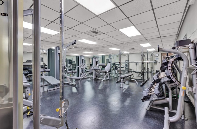 Building Photo - 750 State St