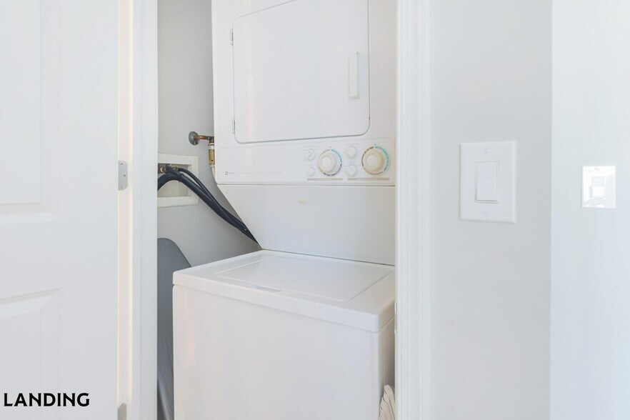 Building Photo - 100 River Park Dr