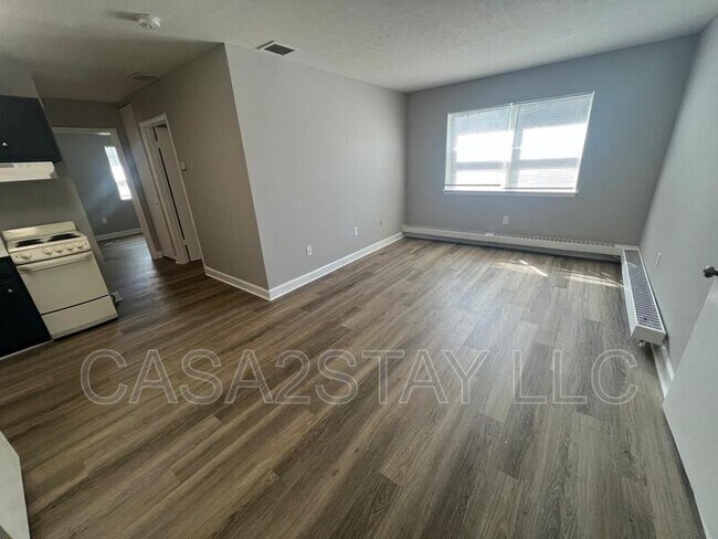 Building Photo - 2137 St Johns Pl