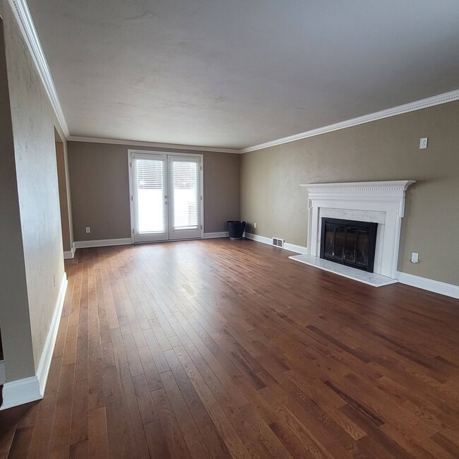 Building Photo - Upper St. Clair 4 Bedroom Home - In ground...