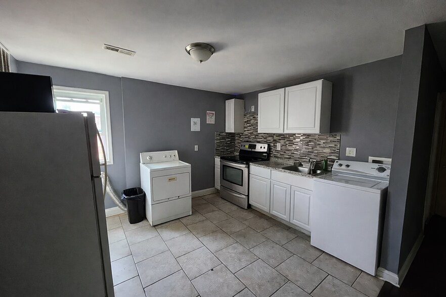 Building Photo - 1861 N Collington Ave