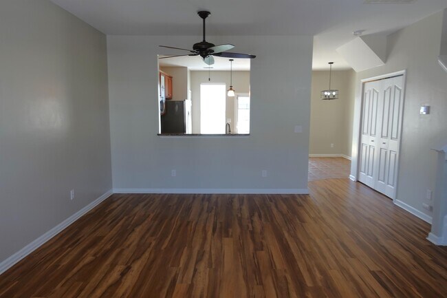 Building Photo - 202 Elise Dr