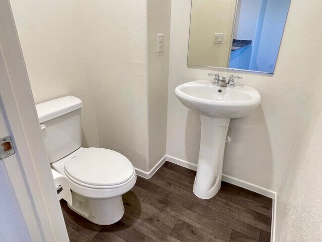 Building Photo - Cozy Newly Build 3 Bed & 2-1/2 Bath Townhome