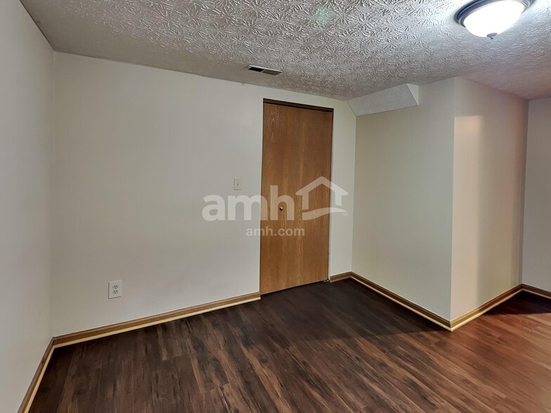 Building Photo - 3008 Old Warson Dr