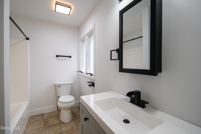 Building Photo - 644 Delaware Ave