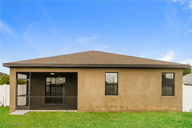 Building Photo - 105 NE 7th Pl