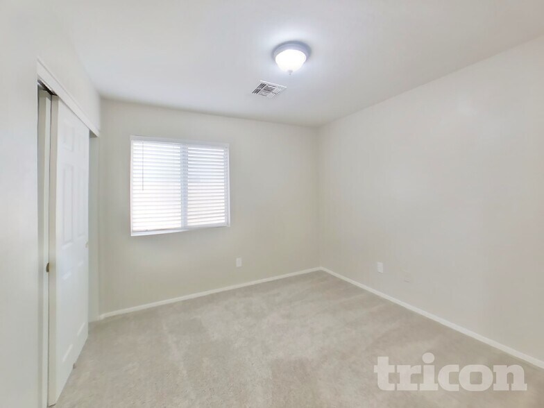 Building Photo - 1491 E Stirrup Ln