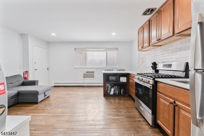 Building Photo - 104 N Beverwyck Rd