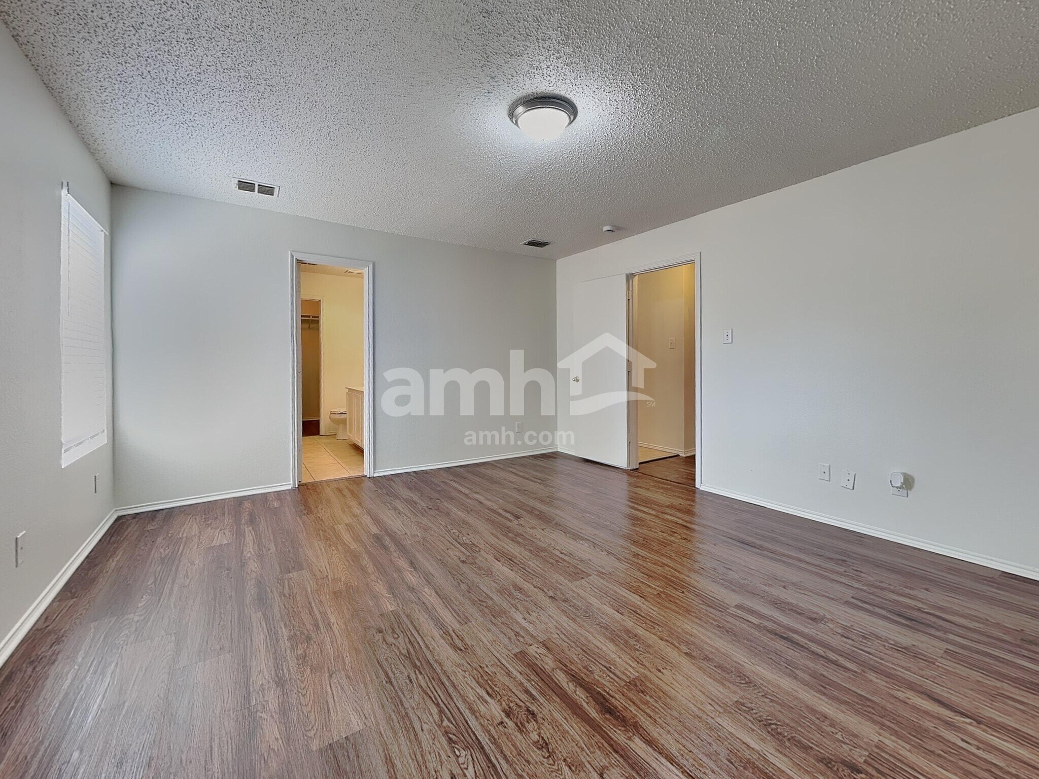 Building Photo - 4301 Meadowknoll Dr