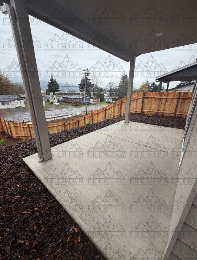 Building Photo - 3 BED 2.5 BATH NEW BUILD!