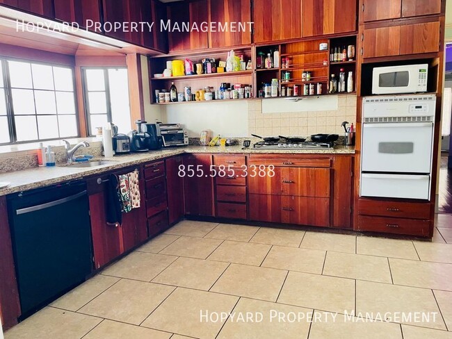 Building Photo - 737 S 11th St